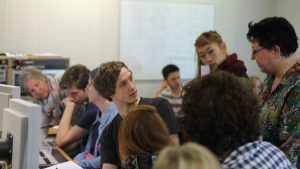 Studierende im Studio des Hessischen Rundfunks (HR) Bild: Natascha Rehberg